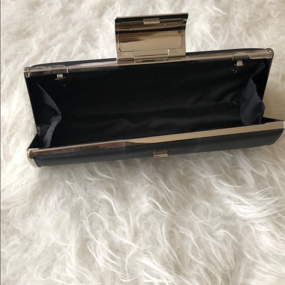 Clutch - Picture 2 of 4